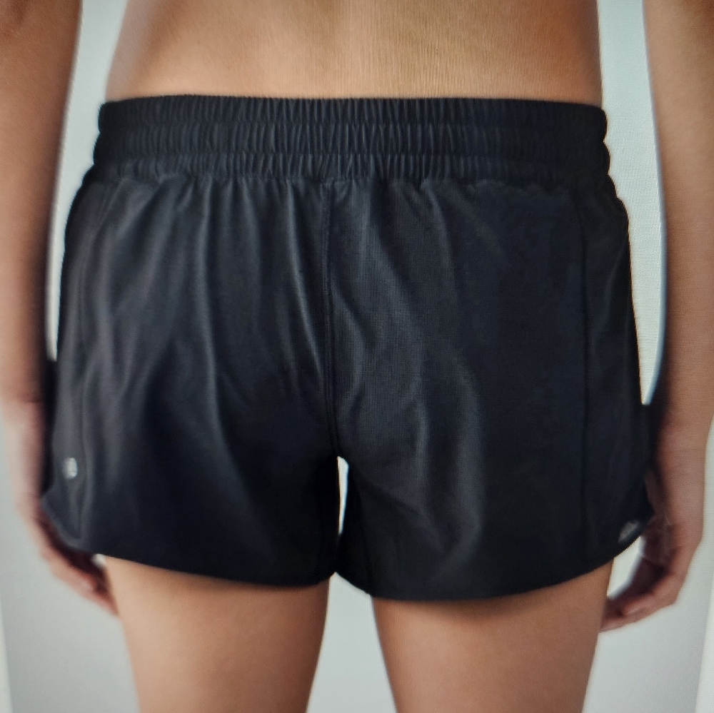 Lululemon Hotty Hot Short II. Tall sz 8. - Picture 11 of 11